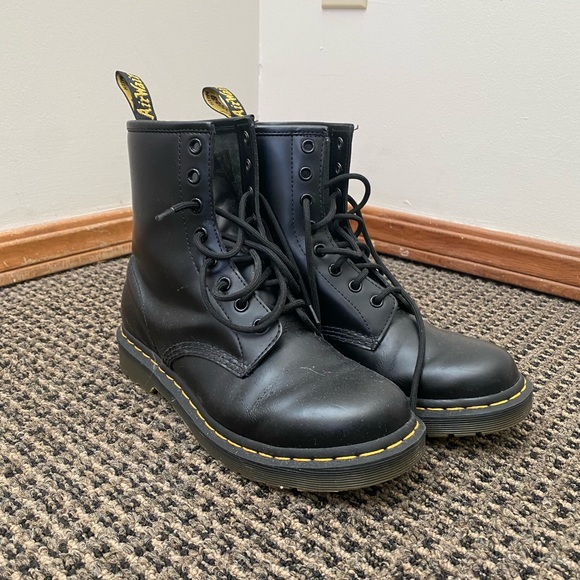 Dr Martens 1460 Smooth Leather Lace Up Boots - Picture 2 of 5